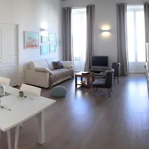 2 Bedrooms In Central Location On The Famous Place Massena Apartment